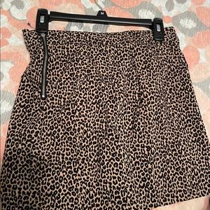 Garage Women’s leopard skirt size L brand new without tag